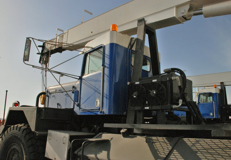 30-ton hydraulic crane, truck mounted on KW truck. Detail view of the additional hydraulic oil coolers for reliable performance in the dessert heat.